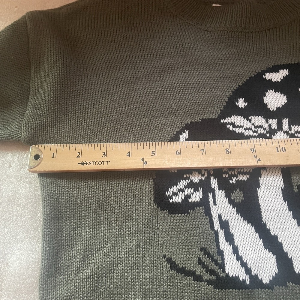 No Boundaries Distressed Cropped Sweater Women S Green Mushroom Graphic Grunge - Picture 6 of 11